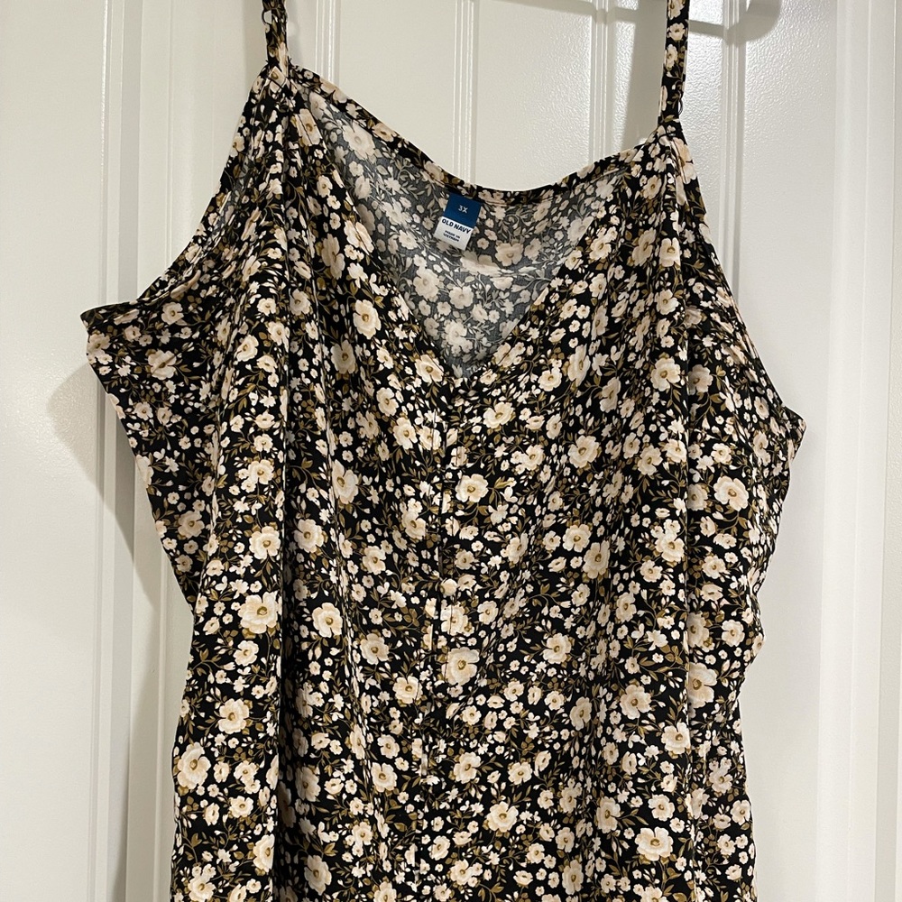 OLD NAVY Floral top size 3X.  New never used